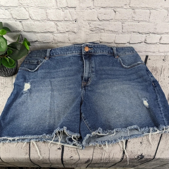 Lane Bryant FLEX magic waistband Signature Fit mid rise boyfriend midi short - Picture 10 of 12